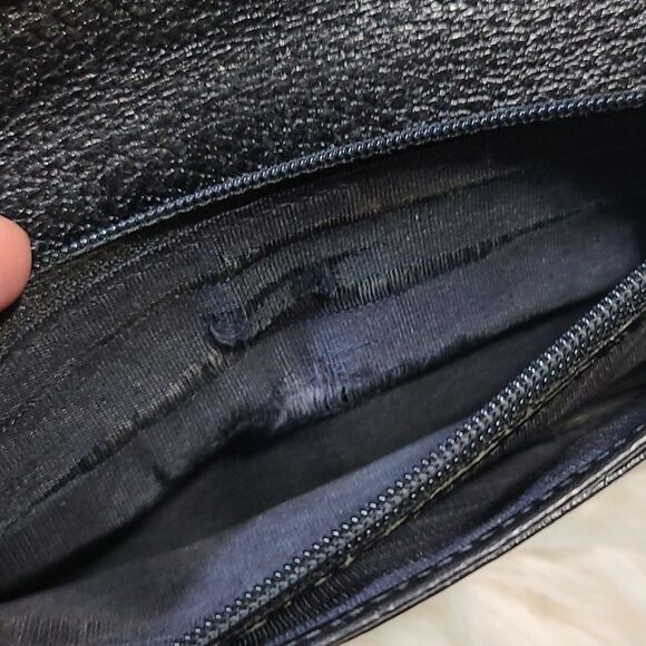 💯 Authentic Gucci Wallet 🍀 - Picture 11 of 12